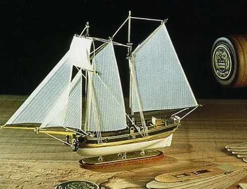 Amati Hannah houten scheepsmodel in fles 1:300