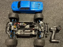 ARRMA 1/10 Big Rock 4X4 +Hobbywing quickrun 10BL120 regelaar + DumboRC 10-kanaals zender (Gebruikt)!