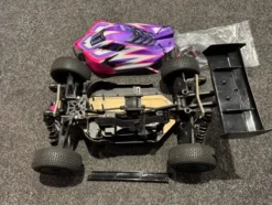 ARRMA TLR Tuned Typhon 1/8 Race Buggy 4WD Roller Pink/Purple – Gebruikt in top staat – What You See Is What You Get
