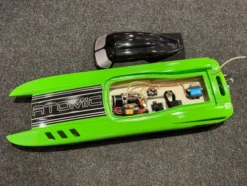 Atomic SR85 Brushless Boot – Gebruikt in prima staat, zonder zender en roer. What you see is what you get.