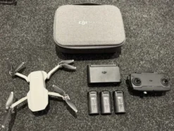 DJI Mini 1 Fly More Combo in een goed staat (een pootje is gelijmd maar vliegt verder prima)!