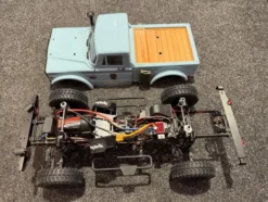 Hobbytech 1/10 crawler compleet met motor, servo, regelaar, servo en ontvanger en body echt als nieuw!