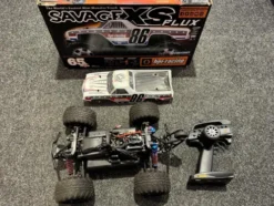 HPI Savage XS Flux Chevrolet El Camino SS Brushless Monster Truck RTR 2.4ghz (leuk voor de hobbyist / geen garantie / heeft wat aandacht nodig)!