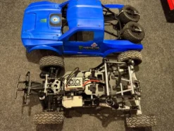 Kraken KV5TTE Ultra 2 1/5 Offroad Trophy Truck Hobbywing Brushless 12S ARTR + Kraken aluminium ontvanger box + Vitavon coolingfan in een nette staat met 1 jaar garantie!