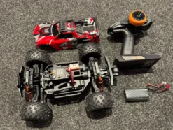 Maverick Atom AT1 1/18 4WD Electric Monster Truck – Demo model, compleet, mist alleen de lader – What You See Is What You Get