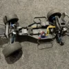 Onroad 1/10 RC Car Brushed – Compleet met Elektronica (Mist Links Achter, Gebruikt, Perfect voor Project of Donor)