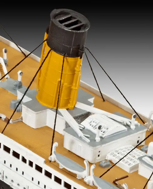 Revell R.M.S. TITANIC in 1:700 bouwpakket