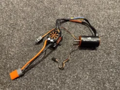 Spektrum 130A regelaar compleet met Spektrum 2200kv brushless motor voor 1/10 (helemaal nieuw)!