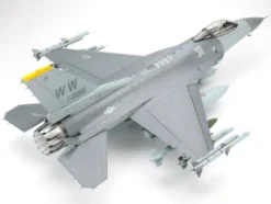 Tamiya 1/32 Lockheed Martin F-16 CJ F.F plastic bouwpakket