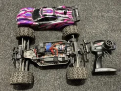 Traxxas Rustler 4×4 brushed electro truggy RTR (heeft wat aandacht nodig / leuk voor de hobbyist / geen garantie)!