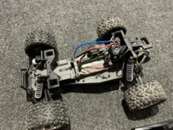 Traxxas Rustler 2WD brushless (Absima brushless motor en regelaar) electro truggy RTR met clipless body en accu in een nette staat!