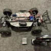 Traxxas Slash 1/10 2WD Short Course Truck Brushed Chassis (nieuw) met accu, lader en zender (zonder body)!