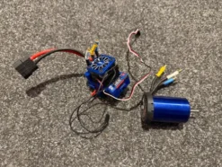 Traxxas Velineon 3500kv brushless 4 polige motor & Velineon VXL-3s Waterproof regelaar TRX3350R + GPM coolingfan in een TOP staat met 1 jaar garantie!