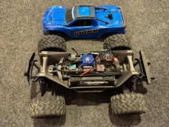 Traxxas Wide Maxx V2 1/10 4S Brushless Monster Truck TSM RTR + Savox SW-2290SG Digitale HV Brushless Servo + Traxxas LED light kit Maxx 4S (gebruikt met 1 jaar garantie)!