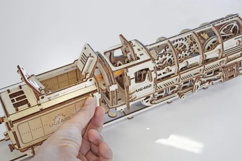 Ugears Stoom Locomotief