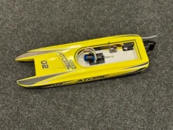 Volantex Racent Atomic 70cm Brushless Racing – Gebruikt donor chassis – Compleet met motor, servo & ESC – Hull gescheurd – What You See Is What You Get