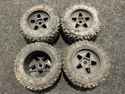 4X ARRMA 1/8 dBoots Backflip Monster Truck 6S Front/Rear 3.8 Pre-Mounted Tires, 17mm Hex (2) (AR510092) (Gebruikt In Een Nette Staat)!